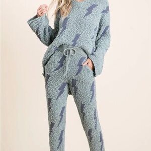 Cozy Women's Sweater top + pant